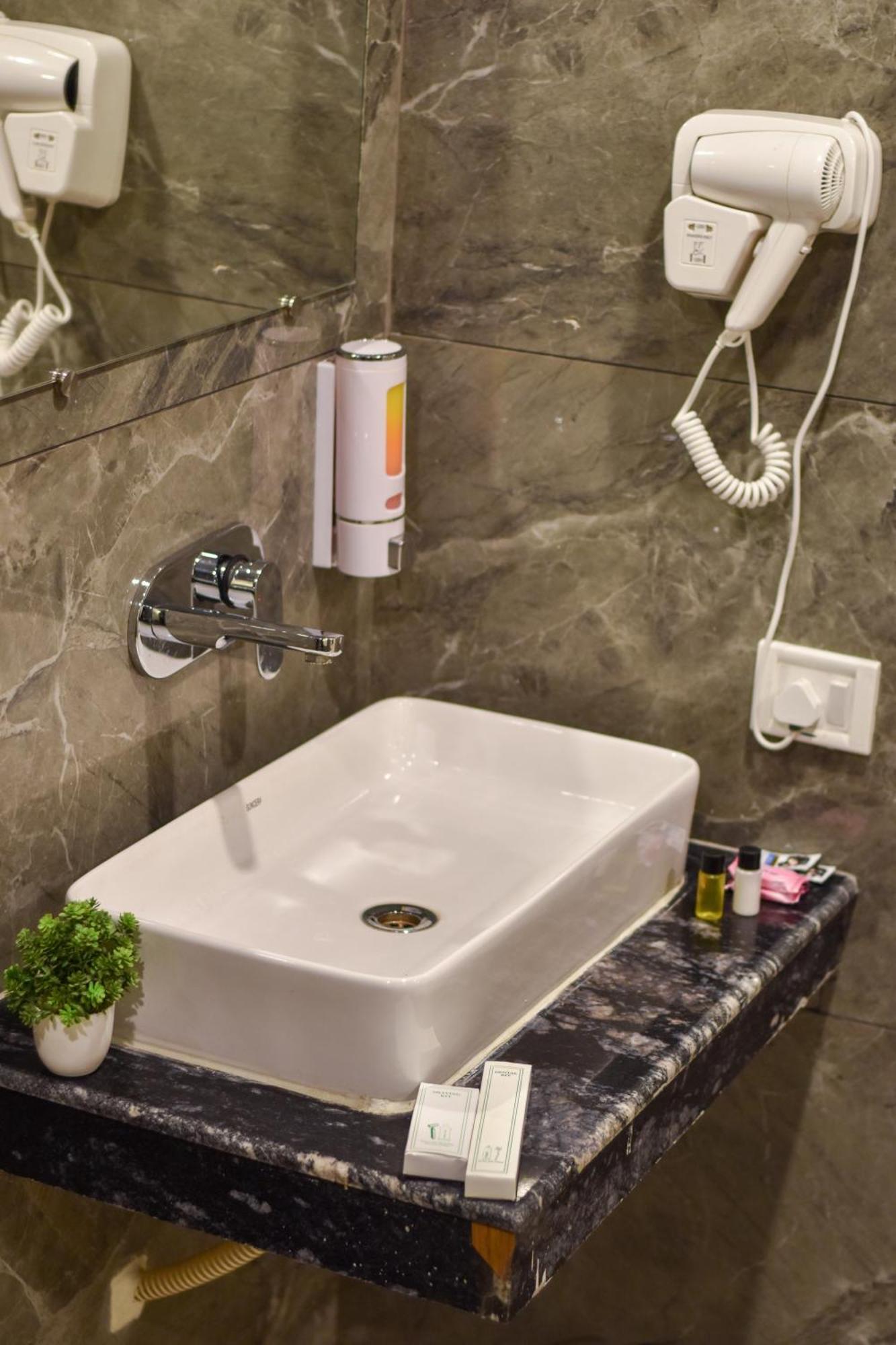 ניו דלהי Hotel Yash Palace מראה חיצוני תמונה